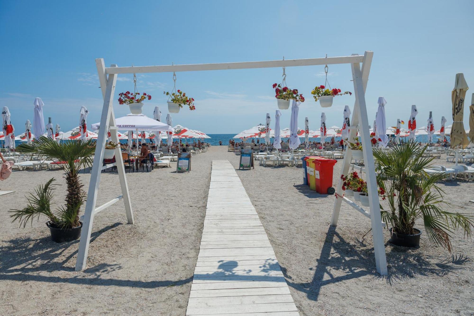 Hotel Orfeu Mamaia Kültér fotó